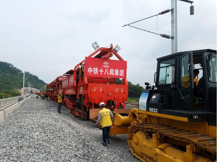 中國鐵建十八局集團二公司武九客專500米長軌鋪設技術創(chuàng)新側記